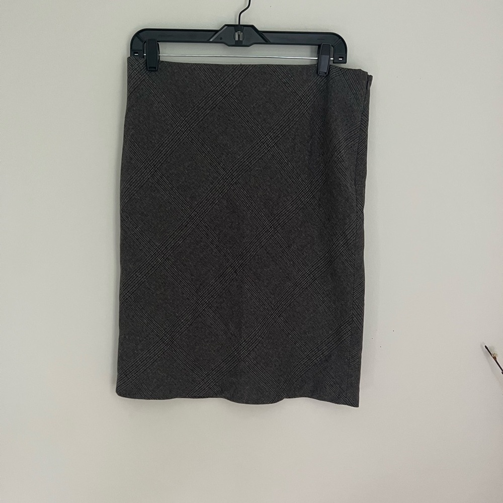 Dalia Collection charcoal gray skirt